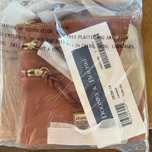 Dooney & Bourke Crossbody ZR29B Caramel triple zip